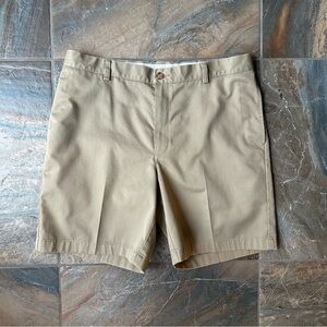 L.L. Bean Men's Wrinkle-Free Double L Chino Shorts Classic Fit Size 35 Khaki